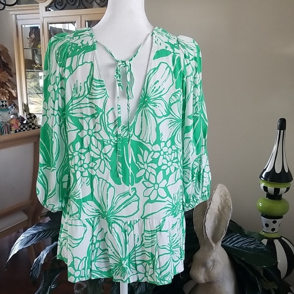 Lilly Pulitzer Green and White Floral Blouse - Picture 4 of 7